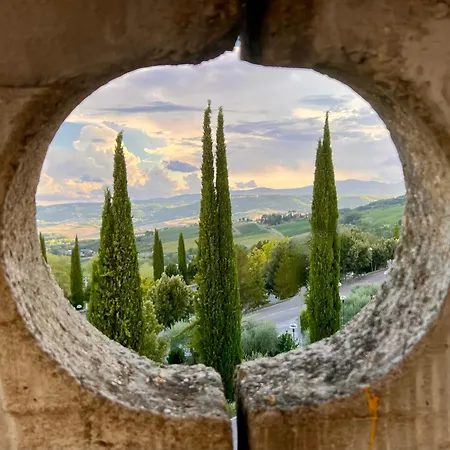 La Gemma Del Subasio Nel Castello Di Collepino - *