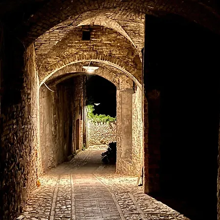 La Gemma Del Subasio Nel Castello Di Collepino -
