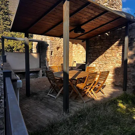 La Gemma Del Subasio Nel Castello Di Collepino - *