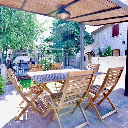 La Gemma Del Subasio Nel Castello Di - Spello Collepino