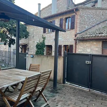 La Gemma Del Subasio Nel Castello Di Collepino - *